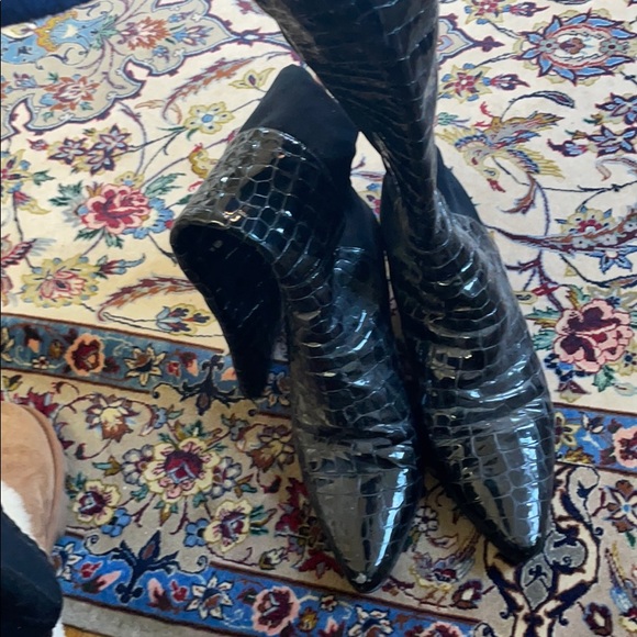 STUART WEITZMAM CROCODILE KNEE LENGHT BOOTS - Picture 2 of 7